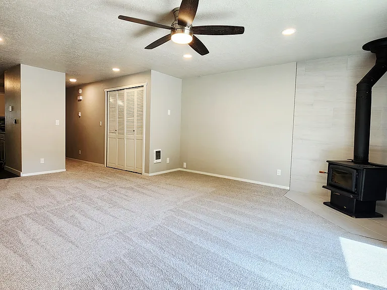 1411 E Hays St — Photo 7