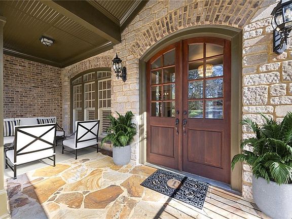 2nd image of 2551 Raintree Dr