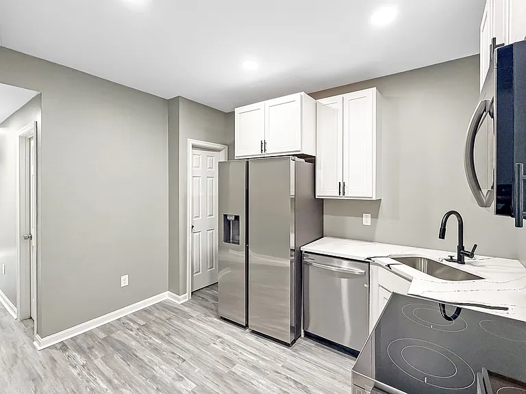 1920 Christian St — Photo 6
