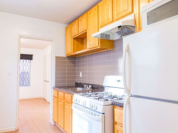 5th image of 248 E 111th St APT 4C