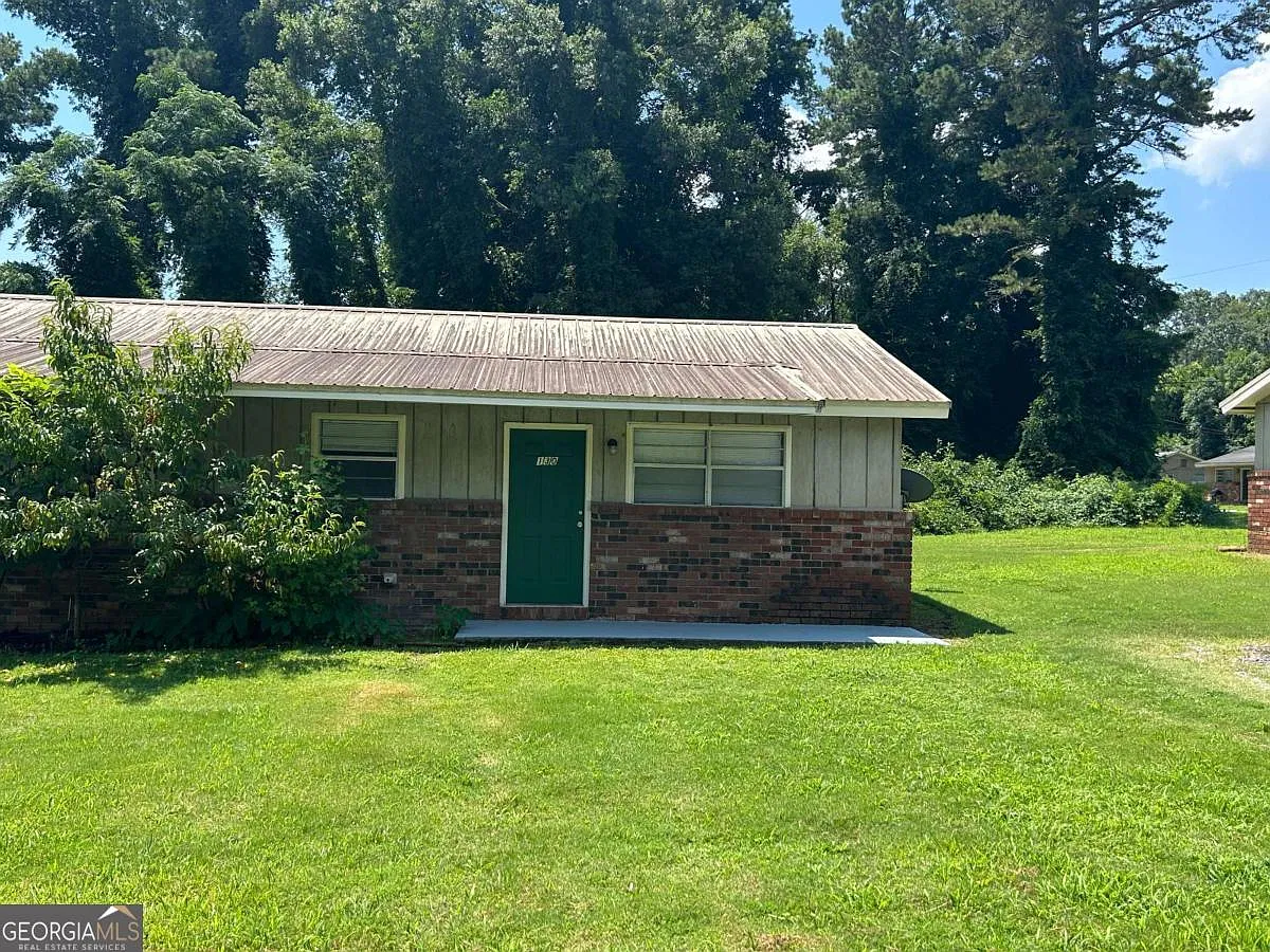 1 bed, 1.0 bath, 1274 sqft, $800 — Photo 1