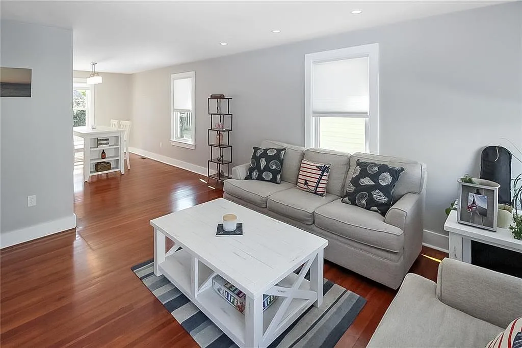 3 bed, 969 sqft, $3,600 — Photo 4