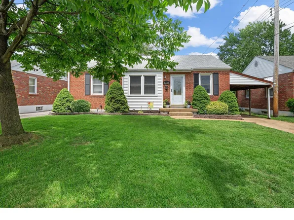4309 Sunshine Dr, Saint Louis, MO 63116