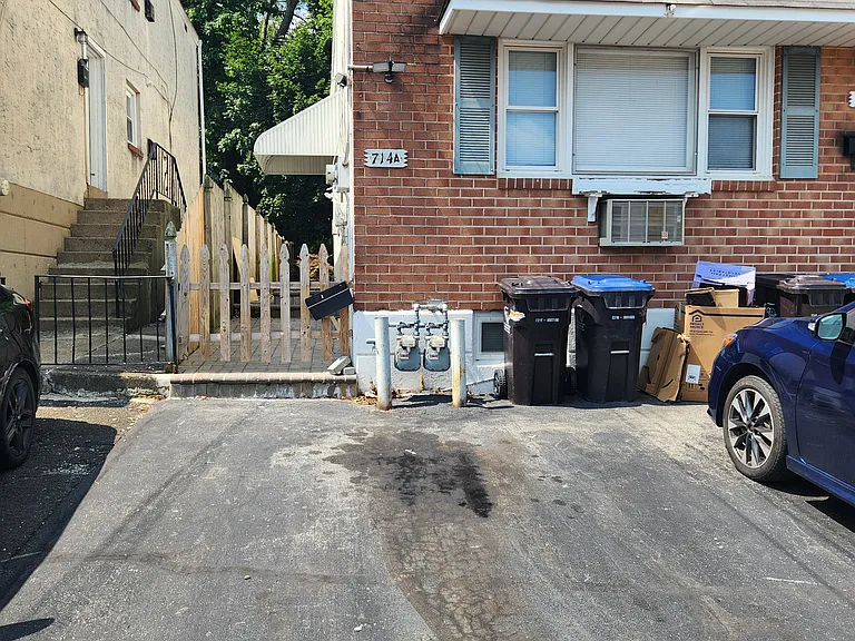 714 Carmen Dr #A — Photo 1