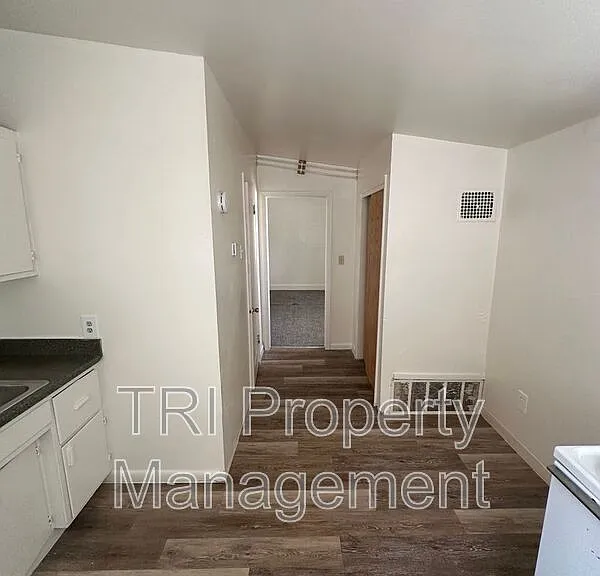 1453 1/2 10th Ave — Photo 8