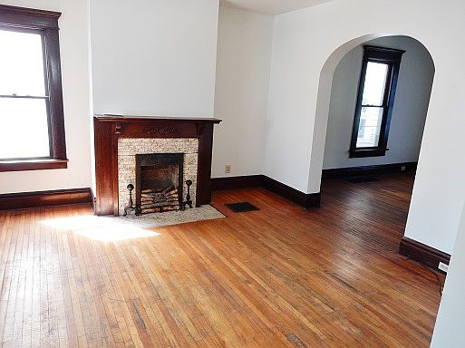 1st image of 112 W Oakland Ave