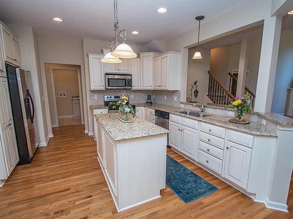 3rd image of 510 Montego Ct