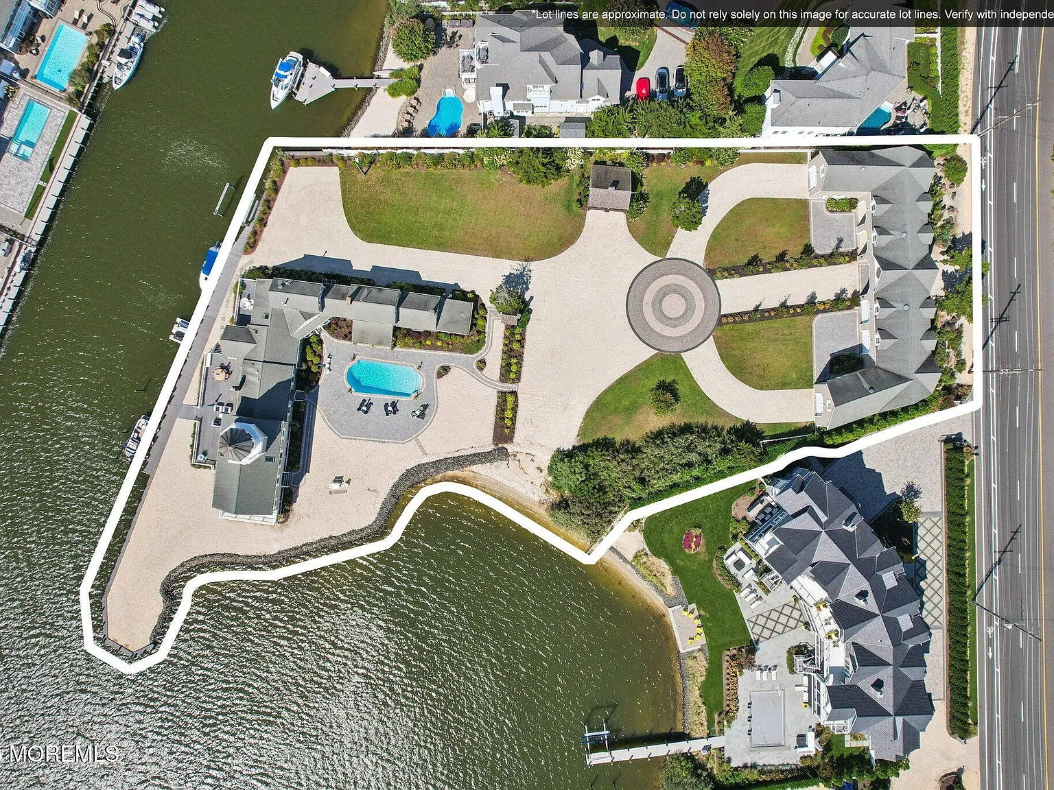 7 bed, 5.5 bath, 5985 sqft, $30,000 — Photo 4