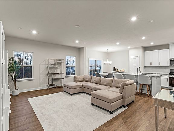 4th image of 805 Greenwood Dr