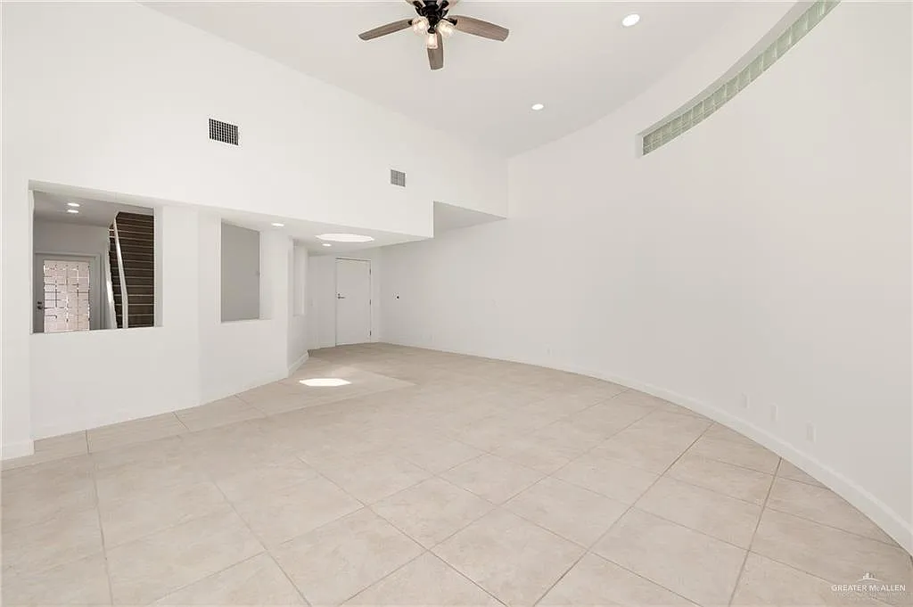 2 bed, 2.5 bath, 1431 sqft, $1,800 — Photo 4