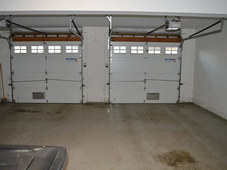 606 Park Ave — Photo 32
