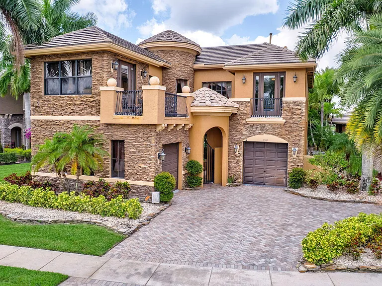 3501 Collonade Dr — Photo 41