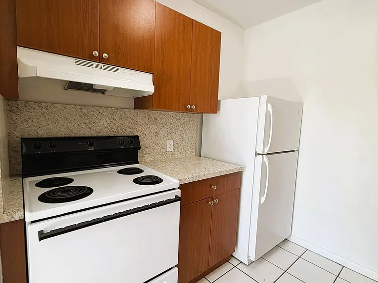 115 Bentley Dr #4 — Photo 4