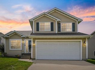 1348 Woolridge Dr, Coralville, IA 52241
