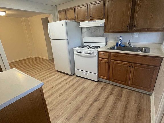 5th image of 46 Church St
