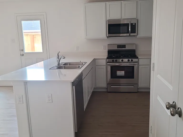 4123 Neches Bend Dr — Photo 2
