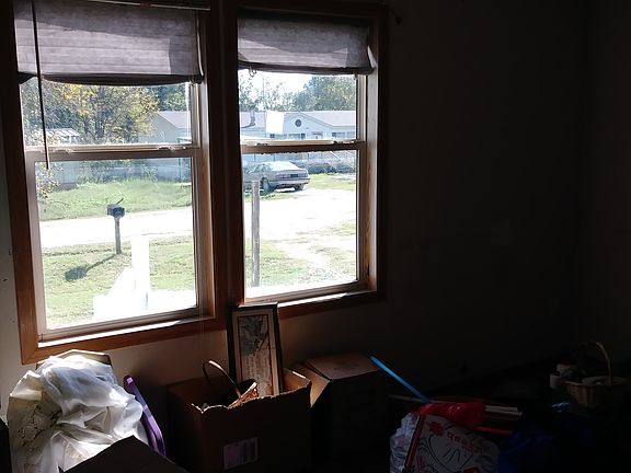 4th image of 4014 Gloria Dr
