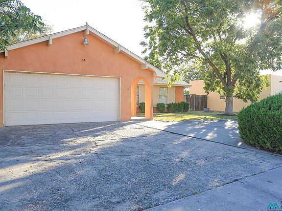 3rd image of 804 E La Paloma Ln
