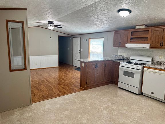 3rd image of 73 Watering Hole Cir