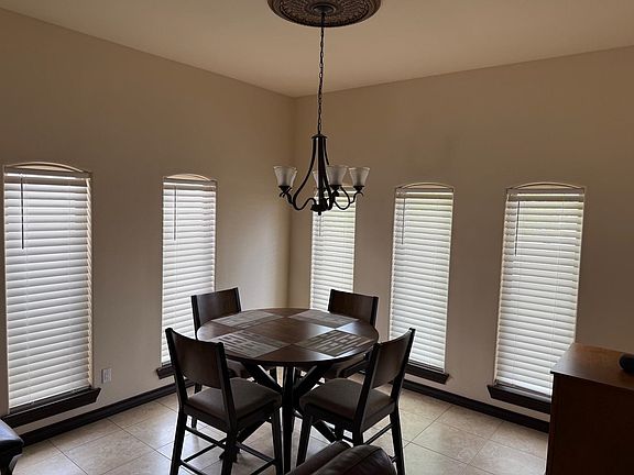 4th image of 110 Queen Palm Dr