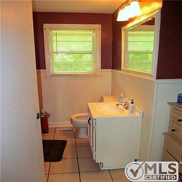 3rd image of 284 Willomont Ave
