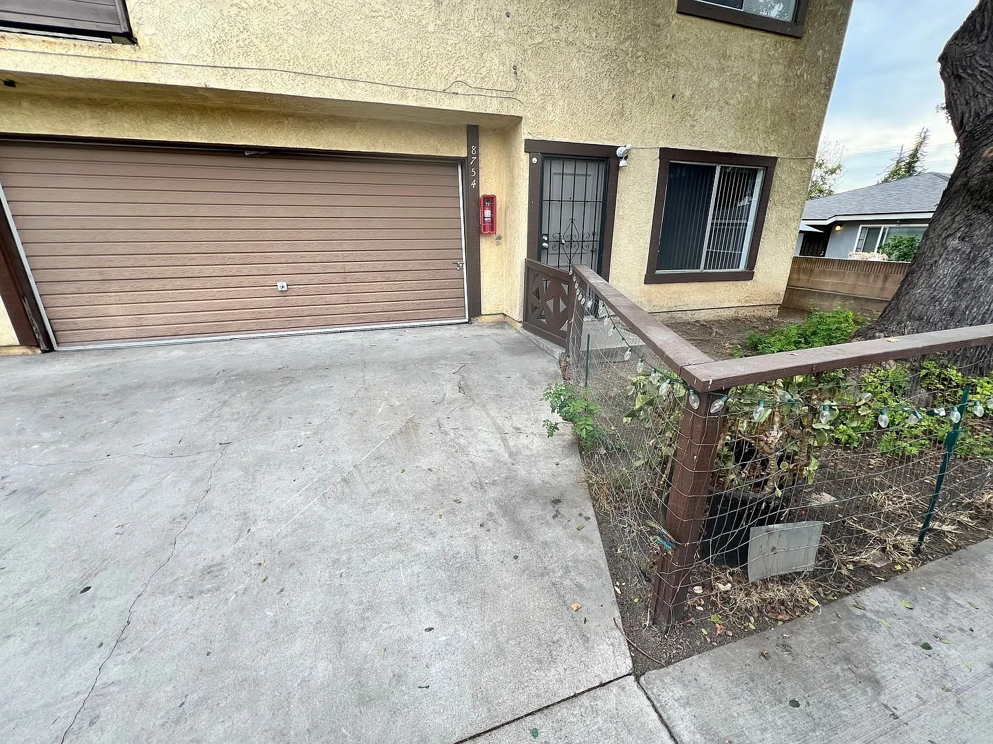 B- 5-Unit 8748-8754 1/2 Cedar Street — Photo 2