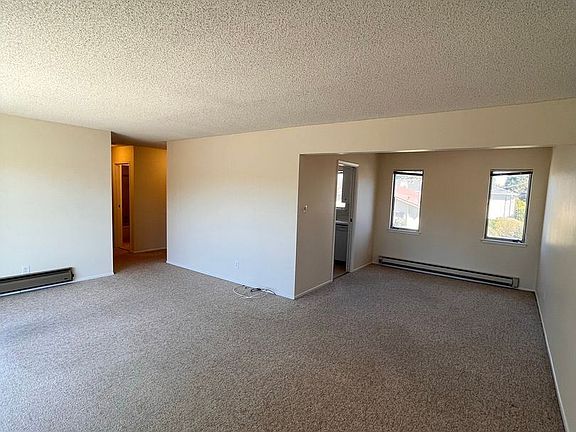 2nd image of 960 Oak Ln #F
