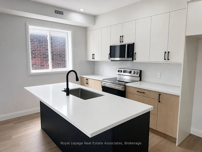 17 White Ave #4 — Photo 3
