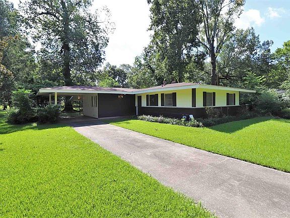 2nd image of 304 Woodlawn Dr #1