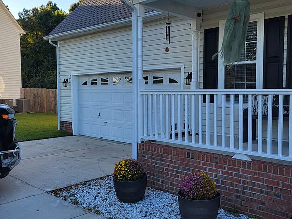 4th image of 220 Newport Dr