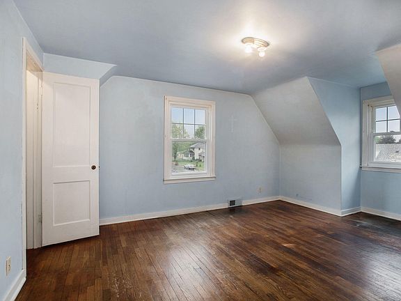 4th image of 72 Pleasant Ave