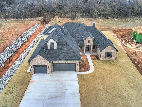 3rd image of 4411 Diamond Ct