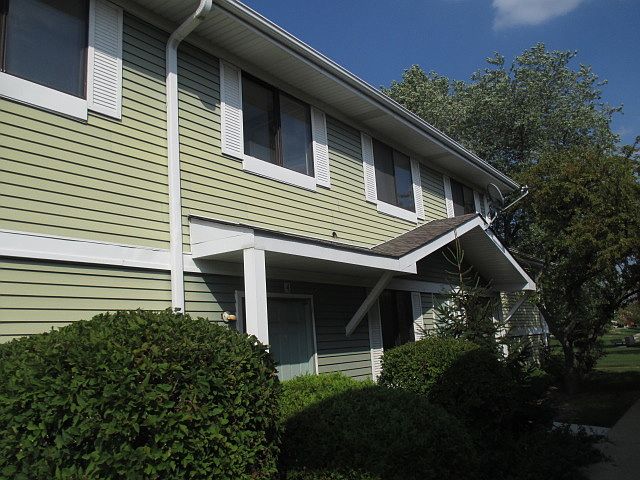 1st image of 2S742 Winchester Cir W Unit 2