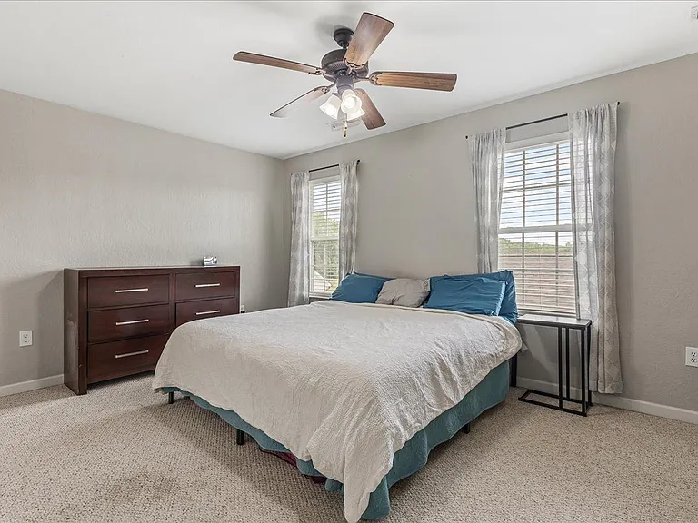 410 Ashbury Cir — Photo 22