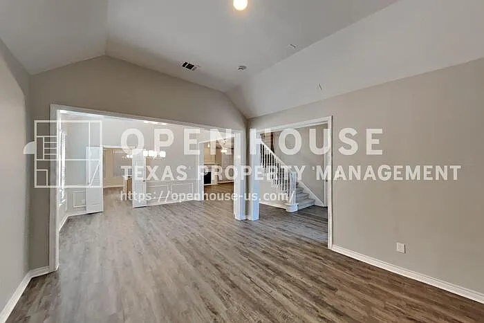 4 bed, 2.5 bath, 2878 sqft, $3,100 — Photo 4