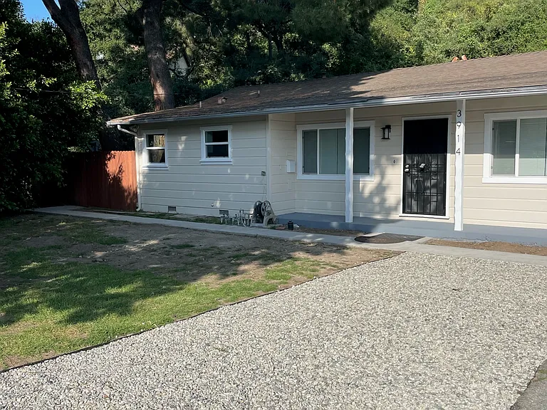 3910 Park Pl — Photo 2