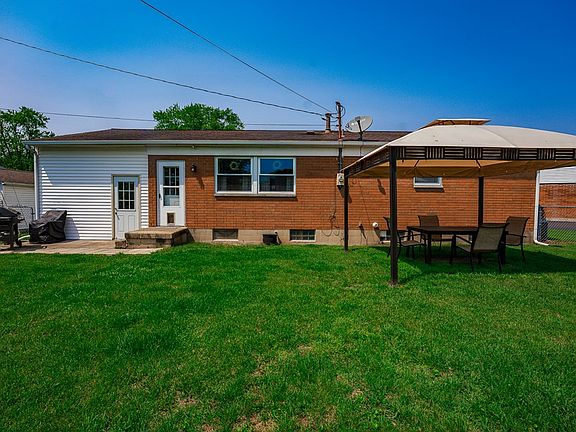 4th image of 12 Coventry Ct