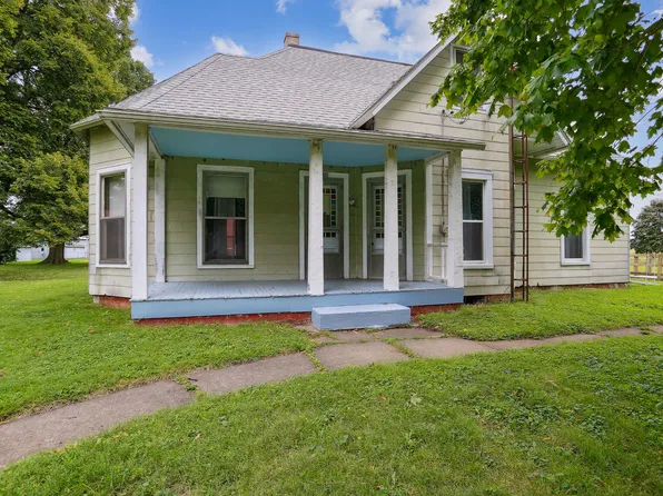 606 4th St, Ivesdale, IL 61851