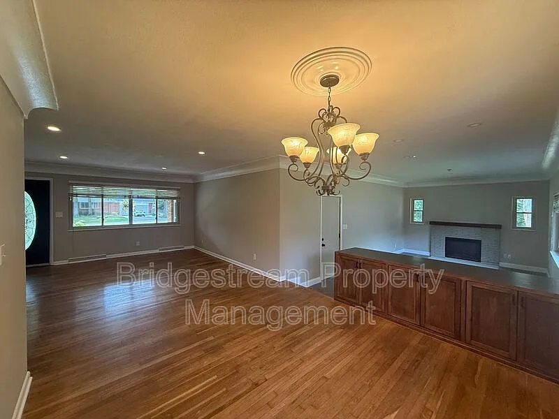 3 bed, 2.0 bath, 1512 sqft, $2,150 — Photo 3