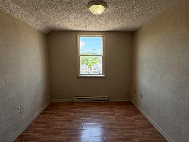 52 Diamond Ave — Photo 10