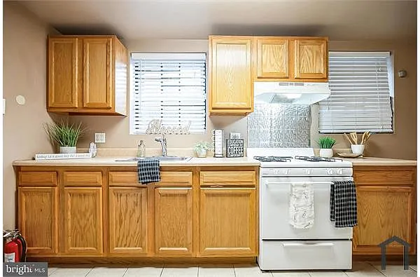 Building Photo - 1124 S 15th St #1