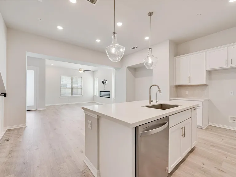 8340 Challenger Ln — Photo 23