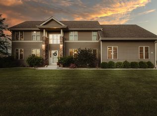 W237N6622 Hillview Dr, Sussex, WI 53089