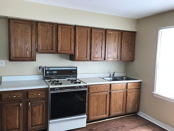 3rd image of 2934 N Gale Ave APT C