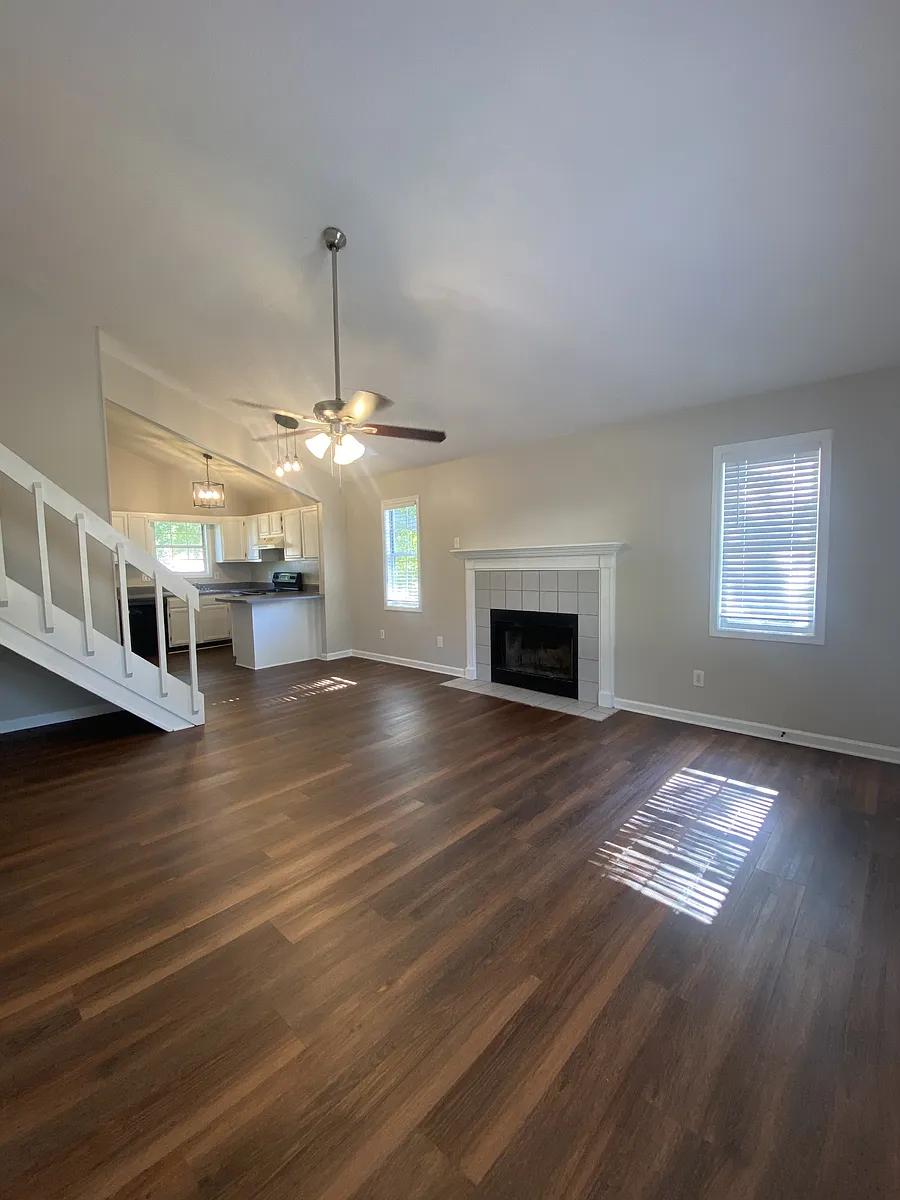 Building Photo - 145 Viking Dr #19
