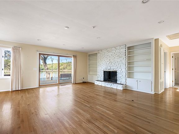 4th image of 58 Churchill Dr