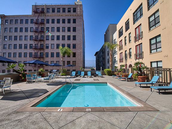 Heated swimming pool
