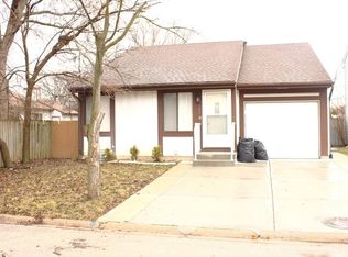 30W108 Wood Ct, Warrenville, IL 60555