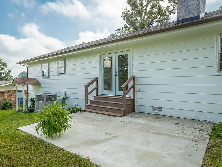 1403 Clearpoint Dr — Photo 41
