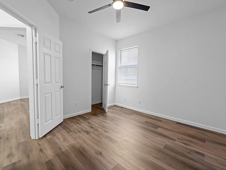 1052 Harriman Dr — Photo 12